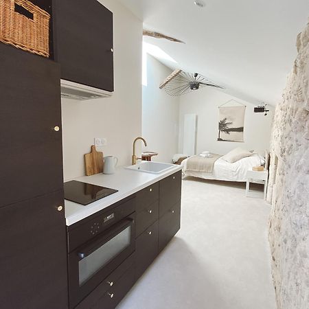 La Parenthese, Joli Studio Avec Terrasse Valeuil Екстериор снимка