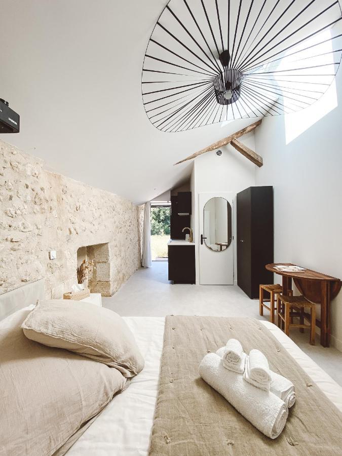 La Parenthese, Joli Studio Avec Terrasse Valeuil Екстериор снимка